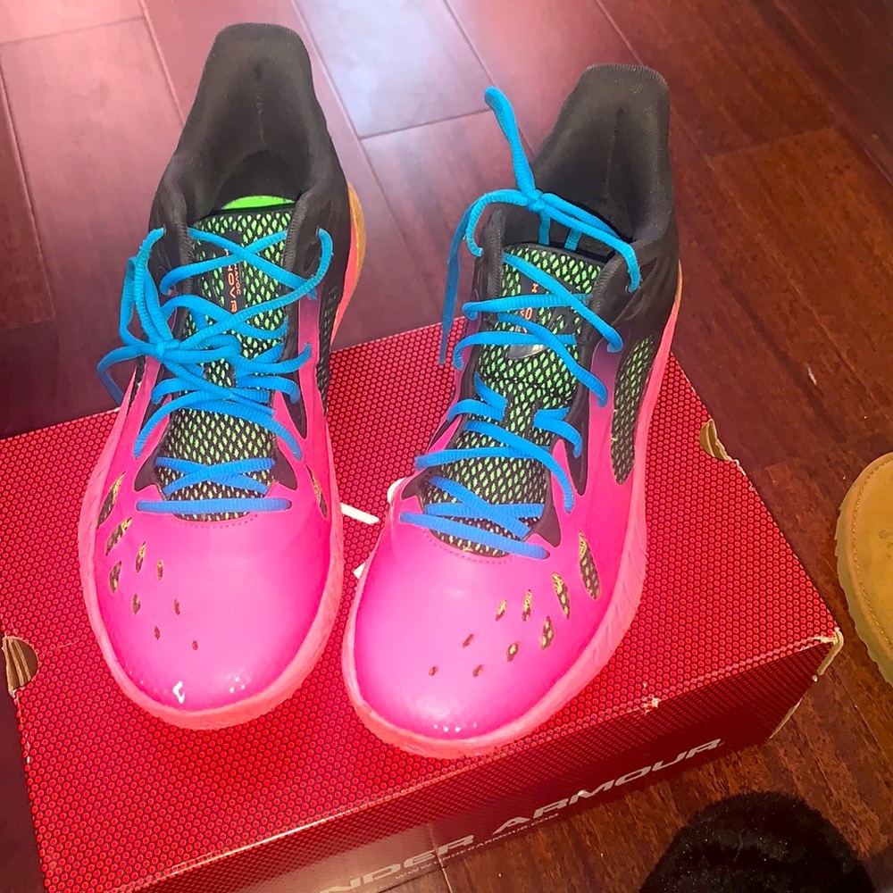 Size 10 Under Armour Men basketball shoes